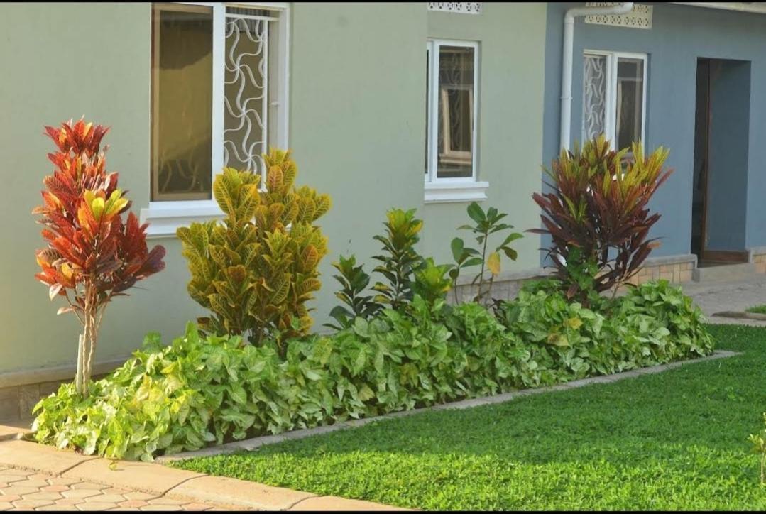 Migingo Suites Entebbe Exterior photo