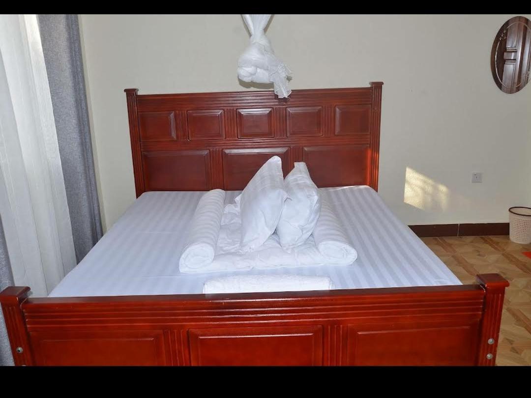 Migingo Suites Entebbe Exterior photo
