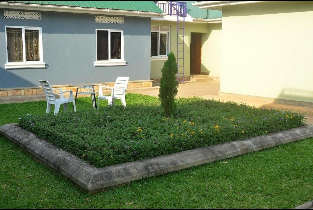 Migingo Suites Entebbe Exterior photo