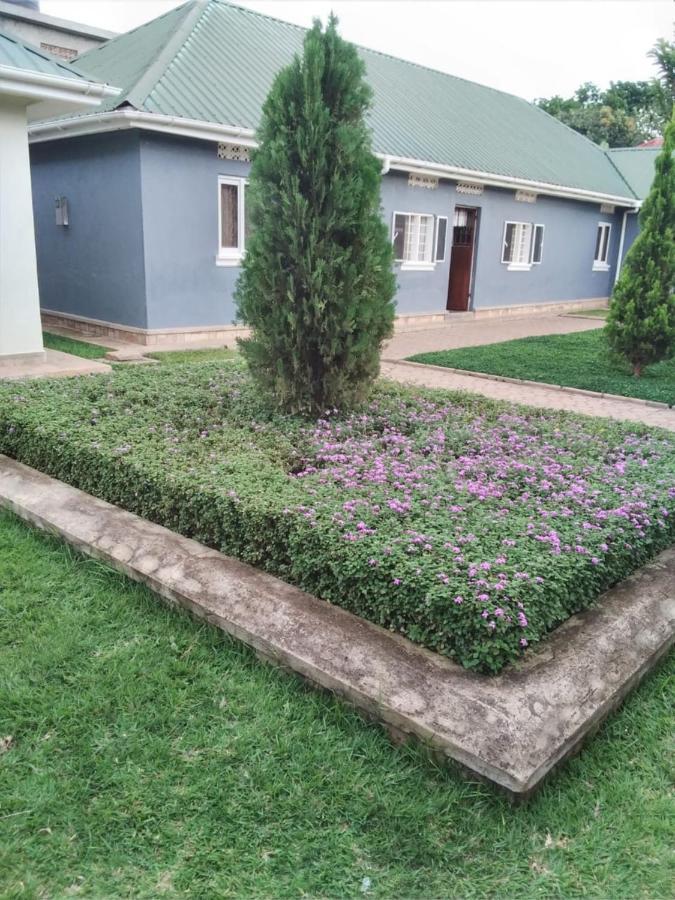 Migingo Suites Entebbe Exterior photo