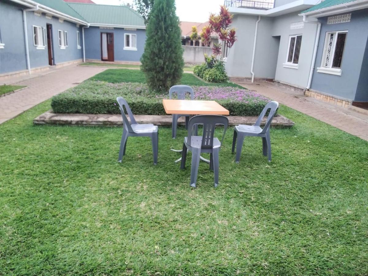 Migingo Suites Entebbe Exterior photo